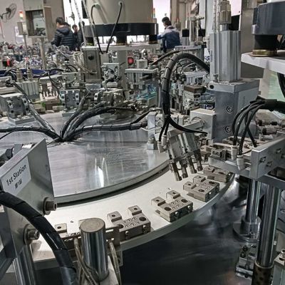 Καλή τιμή. Μηχανή συναρμολόγησης καπάκις από φύλλο βιταμίνης για έγχυση σε απευθείας σύνδεση
