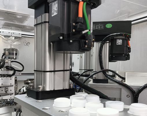 Καλή τιμή. Μηχανή συναρμολόγησης καπάκιας αποξηρατικού για φαρμακευτικά και ιατρικά προϊόντα σε απευθείας σύνδεση