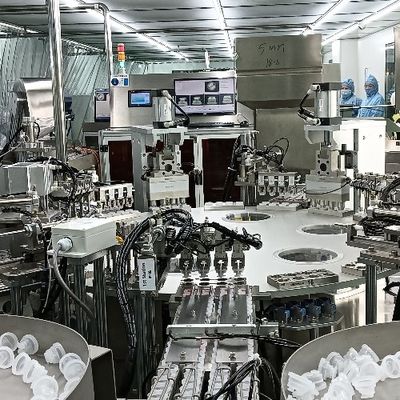 Καλή τιμή. Μηχανή συναρμολόγησης διπλού κάλυψης μπουκαλιού έγχυσης τύπου γύρισμα σε απευθείας σύνδεση